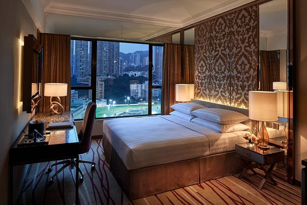 Grand Deluxe Course View Room - Have a grand view of the iconic Happy Valley Racecourse