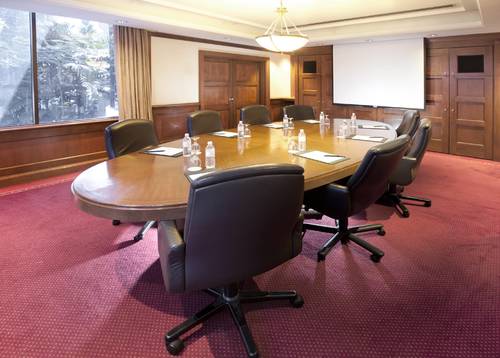 Spacious meeting room for an efficient meeting