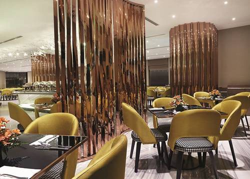 Checkers餐廳 設計現代化的全天候餐廳讓你可觀賞動人的景觀