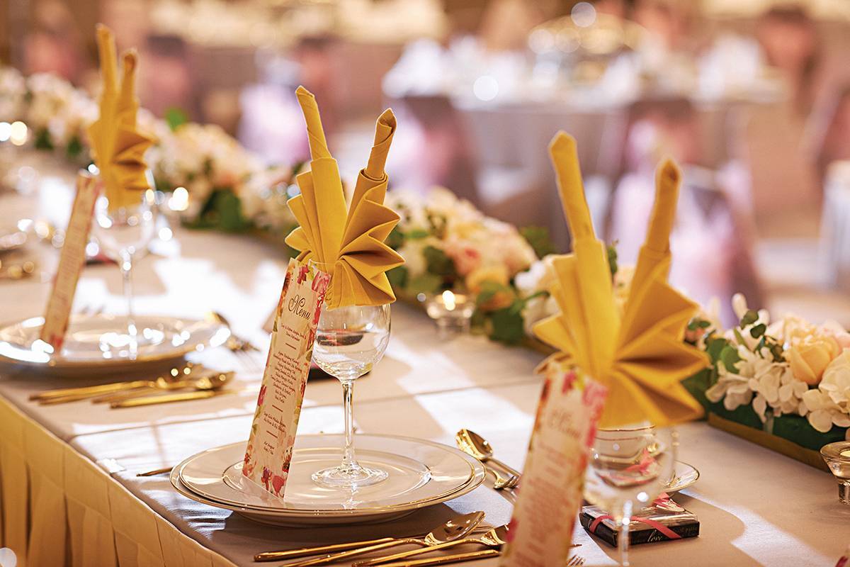 布城帝盛酒店的精緻婚禮 (餐桌擺設︰馬來式婚禮) 精緻的馬來式婚禮餐桌擺設可滿足賓客的品味