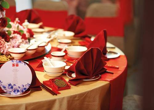 An amazing wedding table set-up for an elegant Chinese wedding