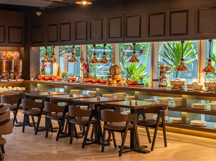 Cosmo Bar & Restaurant