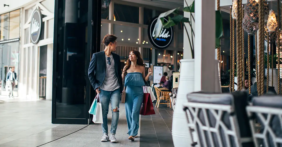 couple shopping pacific fair shopping centre gold coast