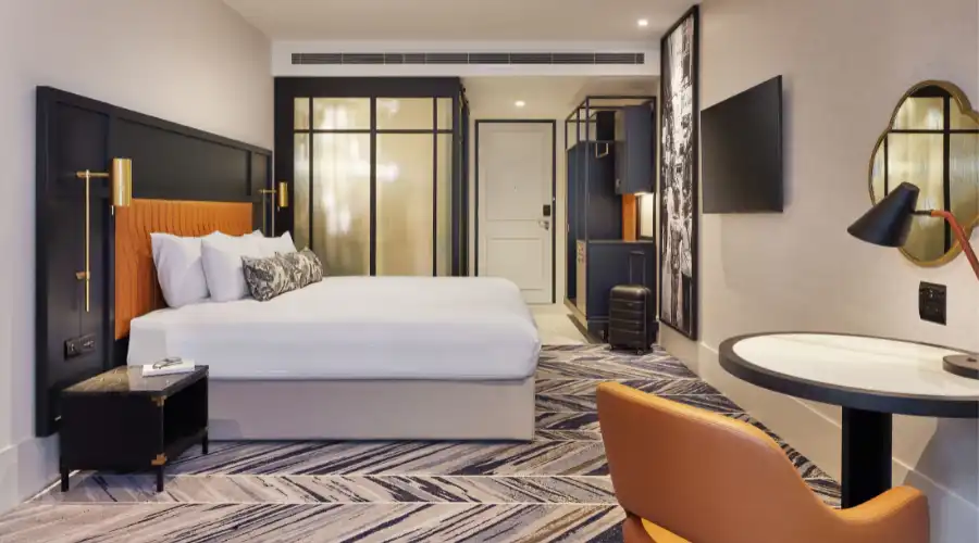 Dorsett Melbourne room with king bed and stylish decor