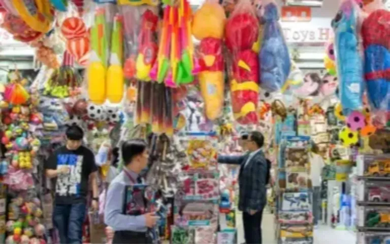 Toy’s Street (Tai Yuen Street)