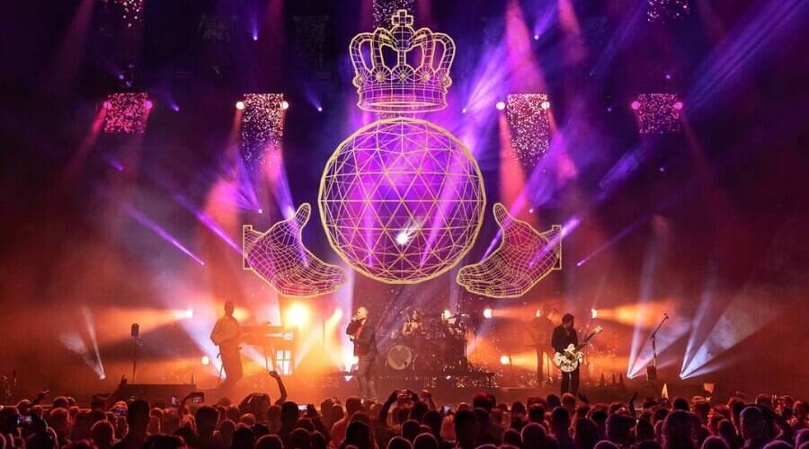 Simple Minds tour on stage