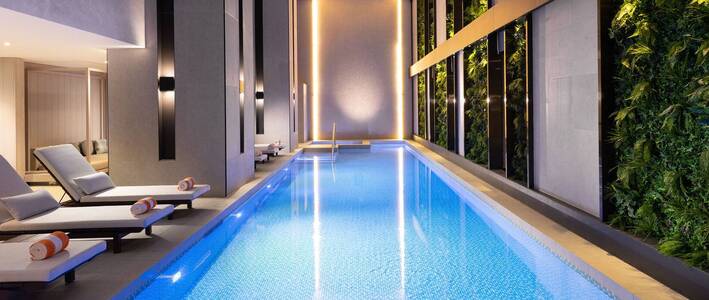 Melbourne Hotel Indoor Heated Pool