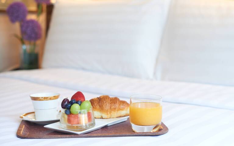 “Hello, Hong Kong!” Room with Breakfast