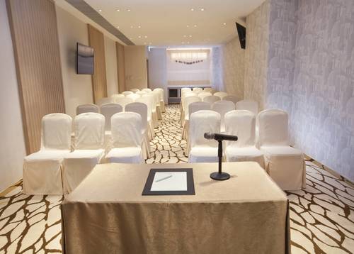Banquet Room Flexible meeting rooms with a private restroom and breakout room