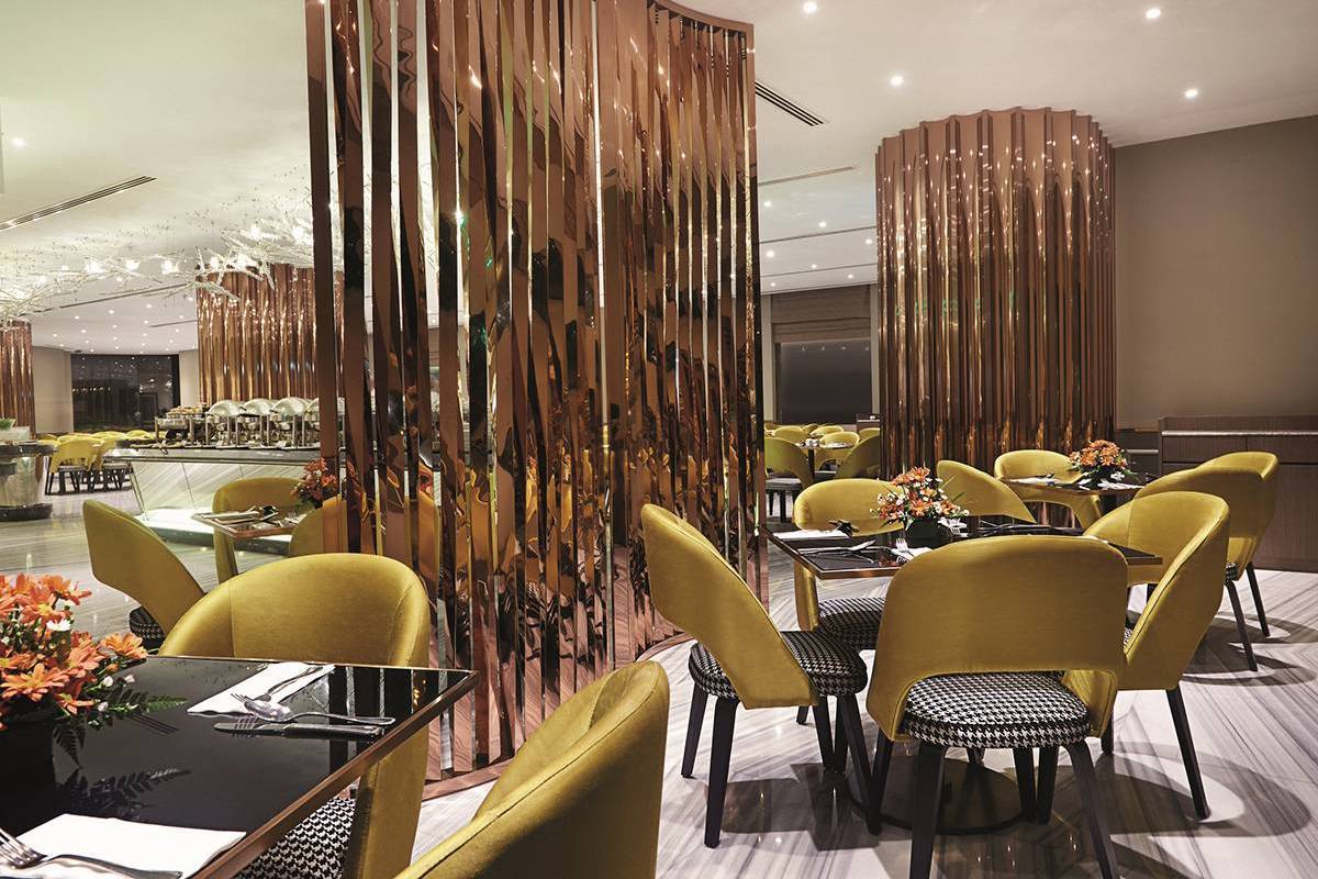 Checkers餐廳 設計現代化的全天候餐廳讓你可觀賞動人的景觀