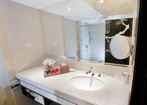 浴室 設計精緻明亮的浴室讓你可享受休閒的沐浴時光