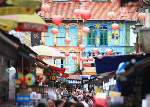 新加坡牛车水: 繁忙热闹的街市，布满了各式传统店铺、市集、新潮商店和咖啡厅